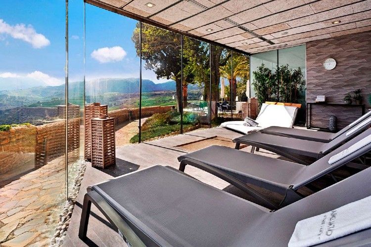 Magnifique spa avec vue sur les montagnes environnant Ronda